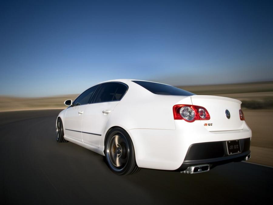  Volkswagen Passat R GT Concept 2005 года  (фото 12 из 13)